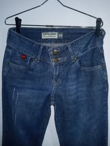 Calça jeans feminina da opção 