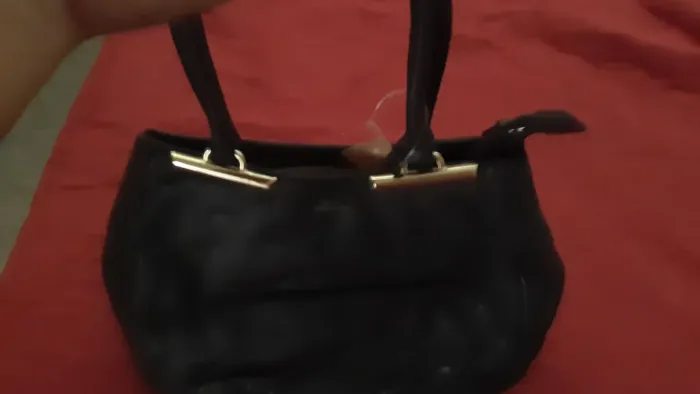 Bolsa da arezzo nova nunca usada lindas para vc mulheres que gosta de andar na moda.