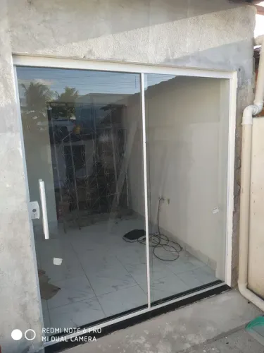 Box para banheiro, espelhos, gabinete para pias, mesas etc..