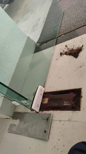 MANUTENÇÃO PORTA PIVOTANTE MOLA HIDRÁULICA