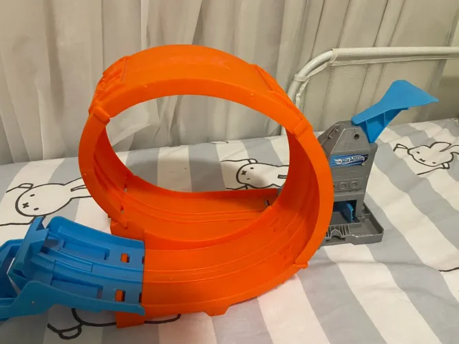 Pista de corrida Hot Wheels - LLooping e rampa