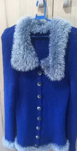 Casaco de tricô azul tamanho GG feminino