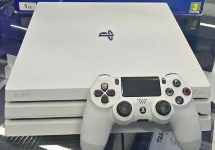 ?PS4 PRO BRANCO COM GARANTIA?