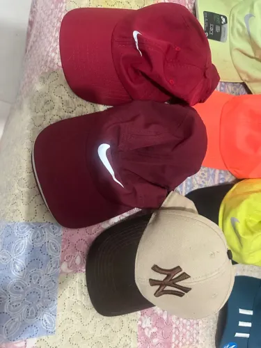 Bonés variados 