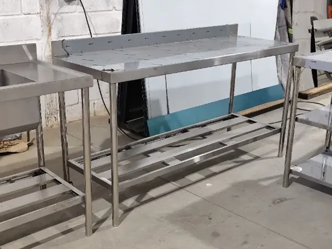 Mesa Inox 1,80x0,70 com prateleira chapa 22