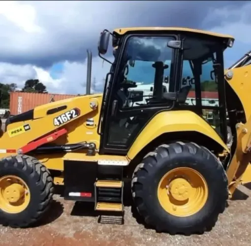 Retroescavadeira Caterpillar 2017