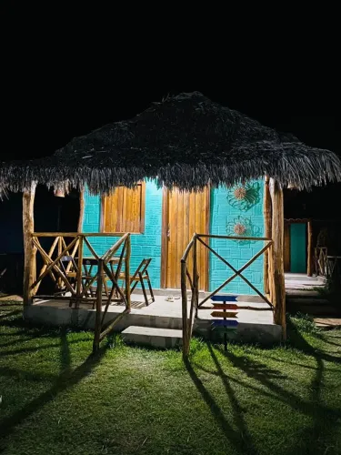 Aluga-se casa na praia de Luiz Correia com três suítes
