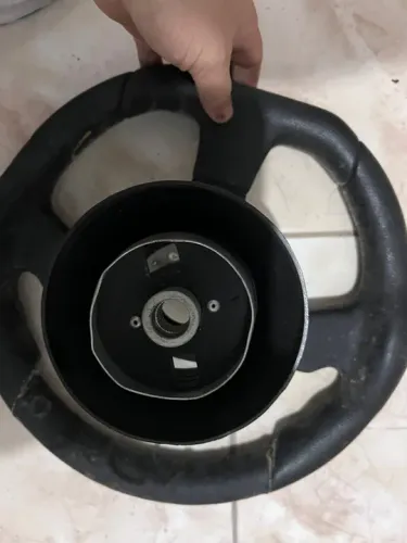 Volante Esportivo Preto Shutt serve em vários modelos