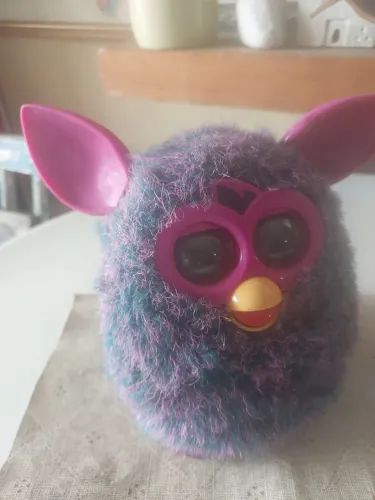 Boneco FURBY da Hasbro funcionando