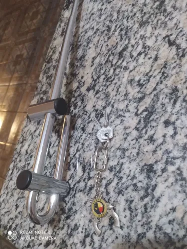 Vende-se uma trava anti furto para volante e pedal de carro 