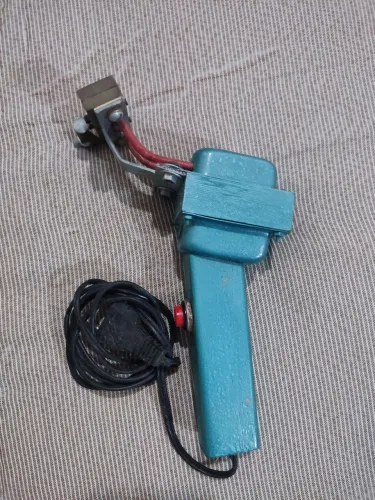 Frisador de chinelos sandálias e artesanatos