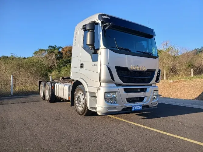 IVECO STRALIS HI-WAY 600-S44T 6X2 AUTOMÁTICO