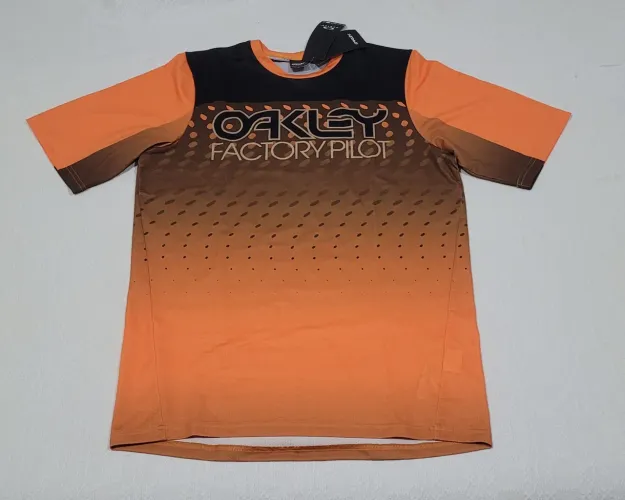 Camisa Oakley Factory Pilot - Laranja e Preta