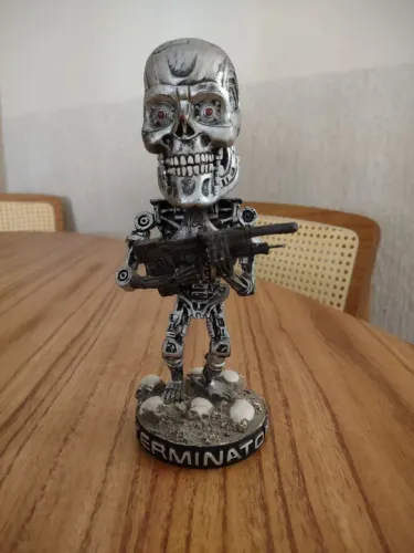 Terminator 2 T-800 Endoskeleton Head Knockers NECA - com caixa - Parcelo no cartão