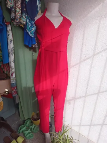 Macacão vermelho 