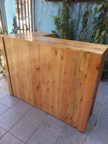 Balcão de pallet em L