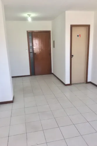 Sala Comercial de 25m2 no Ed. Lapa Empresarial, Av. Joana Angélica - Centro