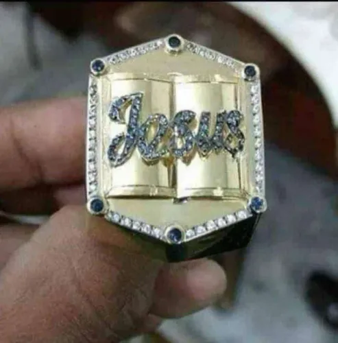 Fabricação própria de jóias artesanais feitas por encomenda em ouro ou prata 