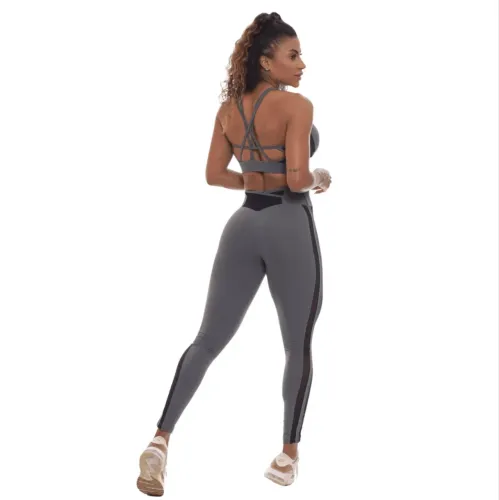 Conjunto legging e top Garota fit