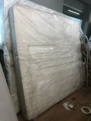 Colchão de casal branco