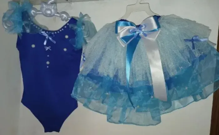 Conjunto de roupa infantil - Bodíe  e Saia de Tule veste 2 a 3 anos novo 