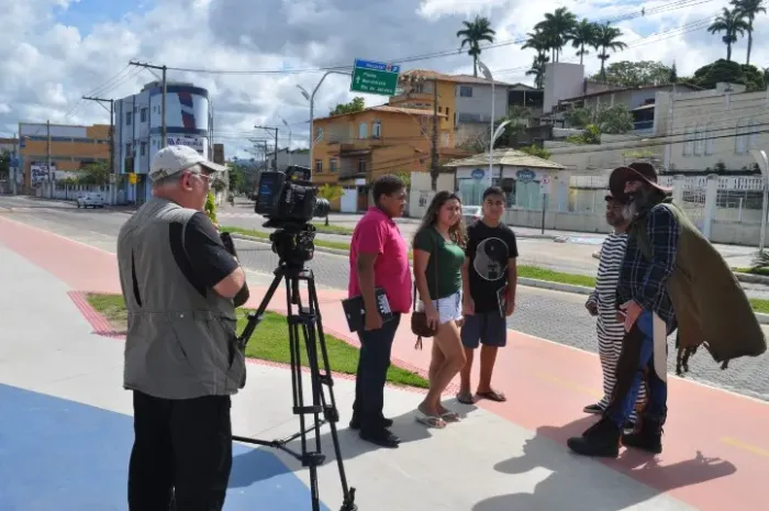 KIT BLACKMAGIC URSA MINI PRO 4.6K COMPLETO - COM LENTE ROKINON 1.5-24mm NA CAMERA + 3 LENT