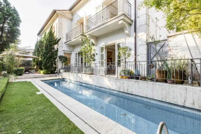 Casa em condomínio fechado com projeto de Marcos Tomanik
