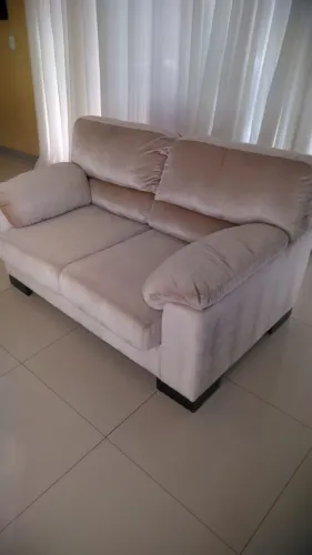 Sofa dourado 2 lugares - Loja Plenitude