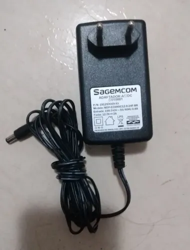 Fonte 100-240V e saída de 12.0V  2A.
