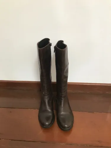 Bota Em Couro Marrom Cano Alto Da Marca City Shoes (Usado)