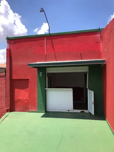 Portão balcão comércio com basculante e portão de acesso