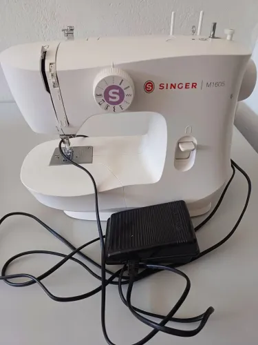 Máquina de Costura Singer M1605