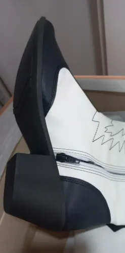 Bota feminina detalhada N°39