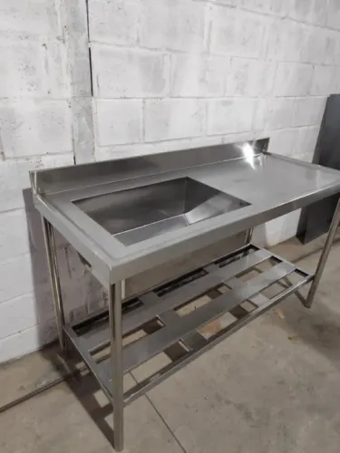 Pia de Aço Inox com 1 Bojo - Prateleira Gradeada, Design Moderno e Funcional