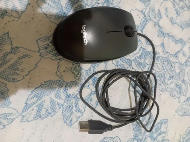 Mouse Logitech com fio