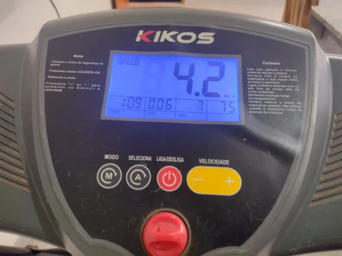 ESTEIRA ERGOMÉTRICA ELÉTRICA KIKOS E800 LUXE