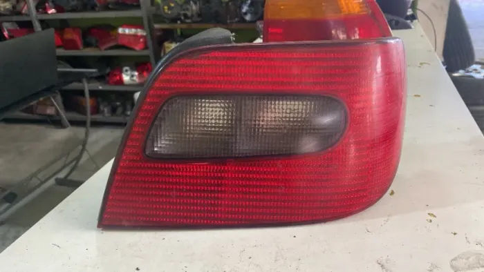 Lanterna Traseira Direita Citroën Xsara 1997 a 2000 - Bicolor 