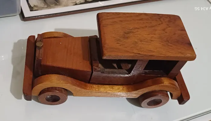 Carrinho de madeira artesanal