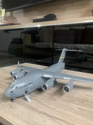 Avião C-17 Globemaster Revell 1/144
