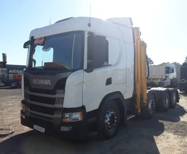 Scania G450 ano 2022, 8x2, com Munck, em São Paulo