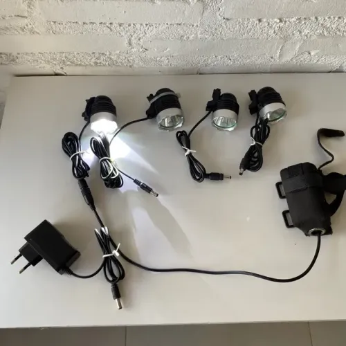 Ref.126 - Lâmpadas de led (4 unidades) com bateria selada e carregador