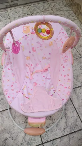 Cadeiraa de descanso Fisher-Price com brinquedos