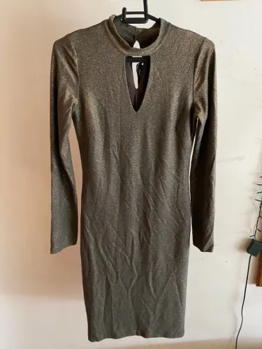 Vestido brilhos dourados
