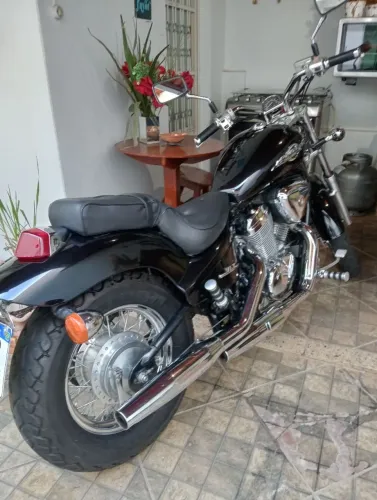 Moto Shadow 600 para pessoas exigentes seminova