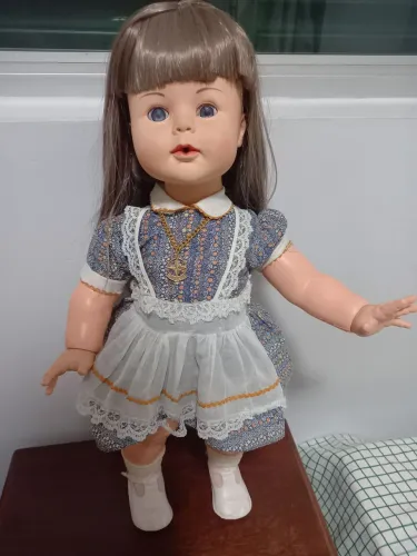 Boneca beijoca Estrela cabelo reroot castanho