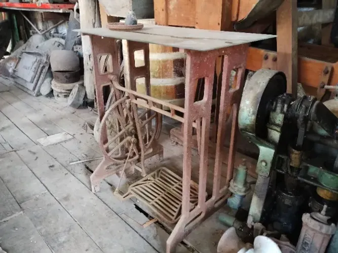 Base de antiga máquina de costura 