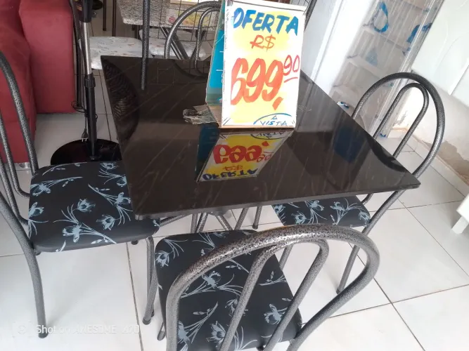 Mesa de 4 lugares - ENTREGA E MONTAGEM GRÁTIS