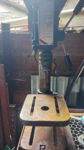 Furadeira de bancada Motomil, Modelo FB-160, Furacão 16mm, 5/8. Furadeira pouco usada.