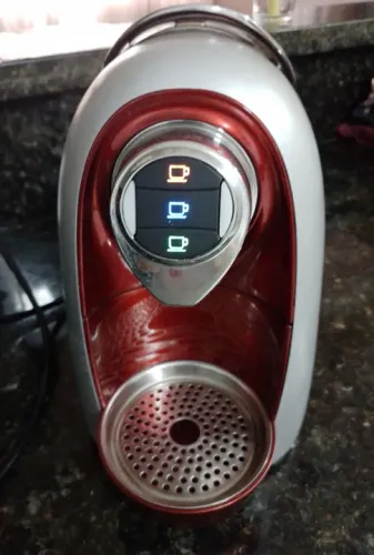 Cafeteira Três corações semi nova