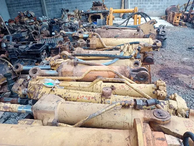 ? PISTÕES HIDRÁULICOS DE DIVERSOS MODELOS E TAMANHOS - À VENDA